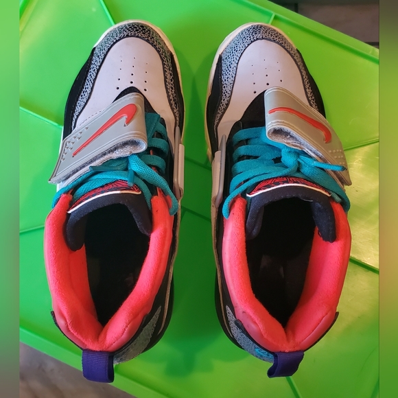 NIKE AIR DIAMOND TURF 2 GS ☆ Wolf Grey Crimson ☆ SIZE 5.5Y or 7 US WOMENS ☆ EUC - Picture 8 of 12